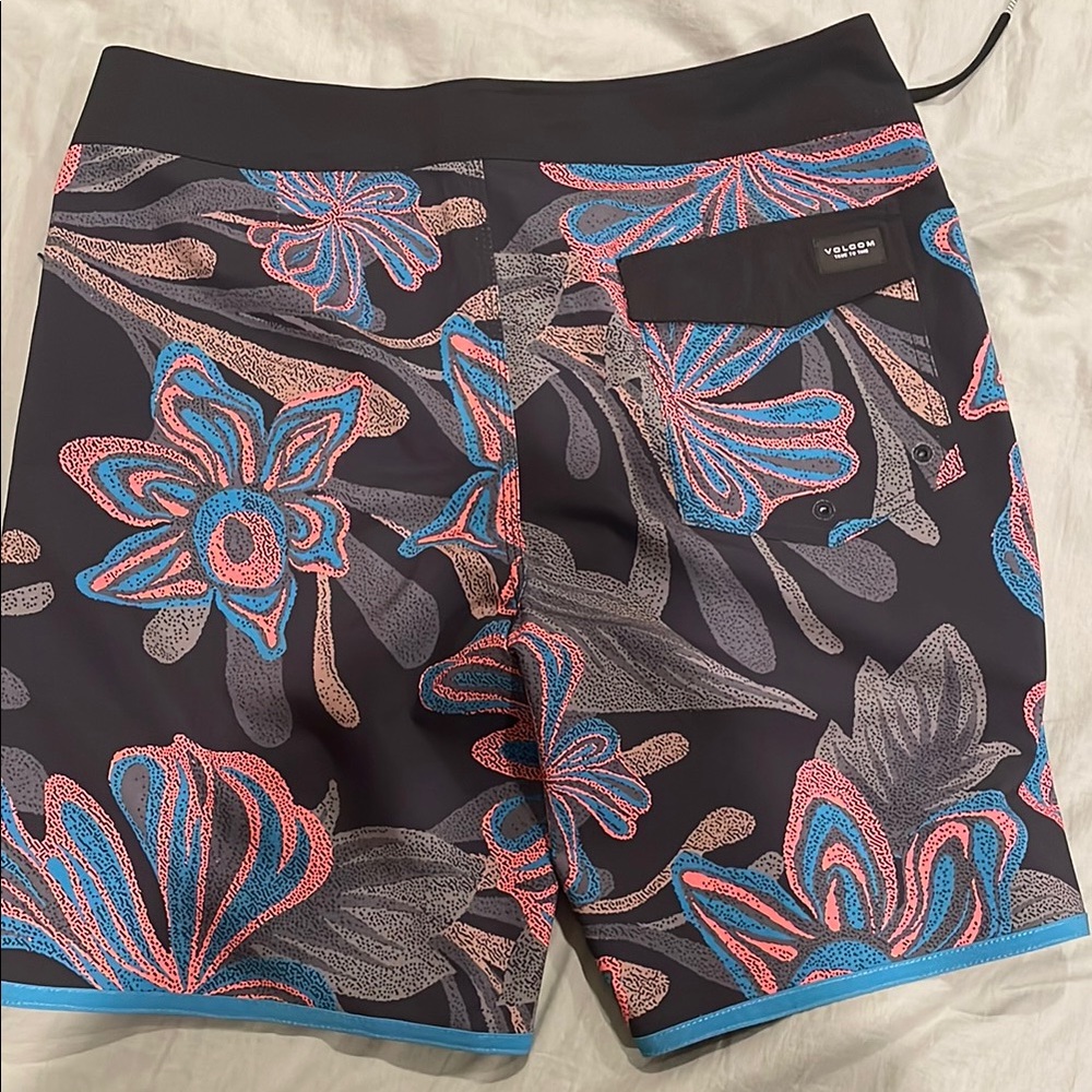 Floral Patterned Board Shorts - Picture 4 of 4